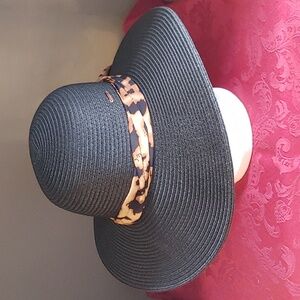 Wide-Brim Black Sun Hat with Leopard Scarf Accent